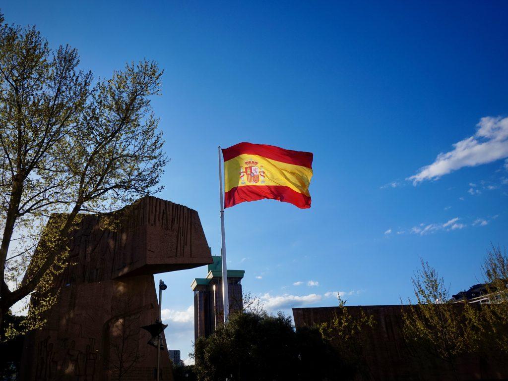 spanish flag plaza de colón madrid